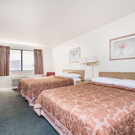 Super 8 By Wyndham Phoenix Metro North Εξωτερικό φωτογραφία