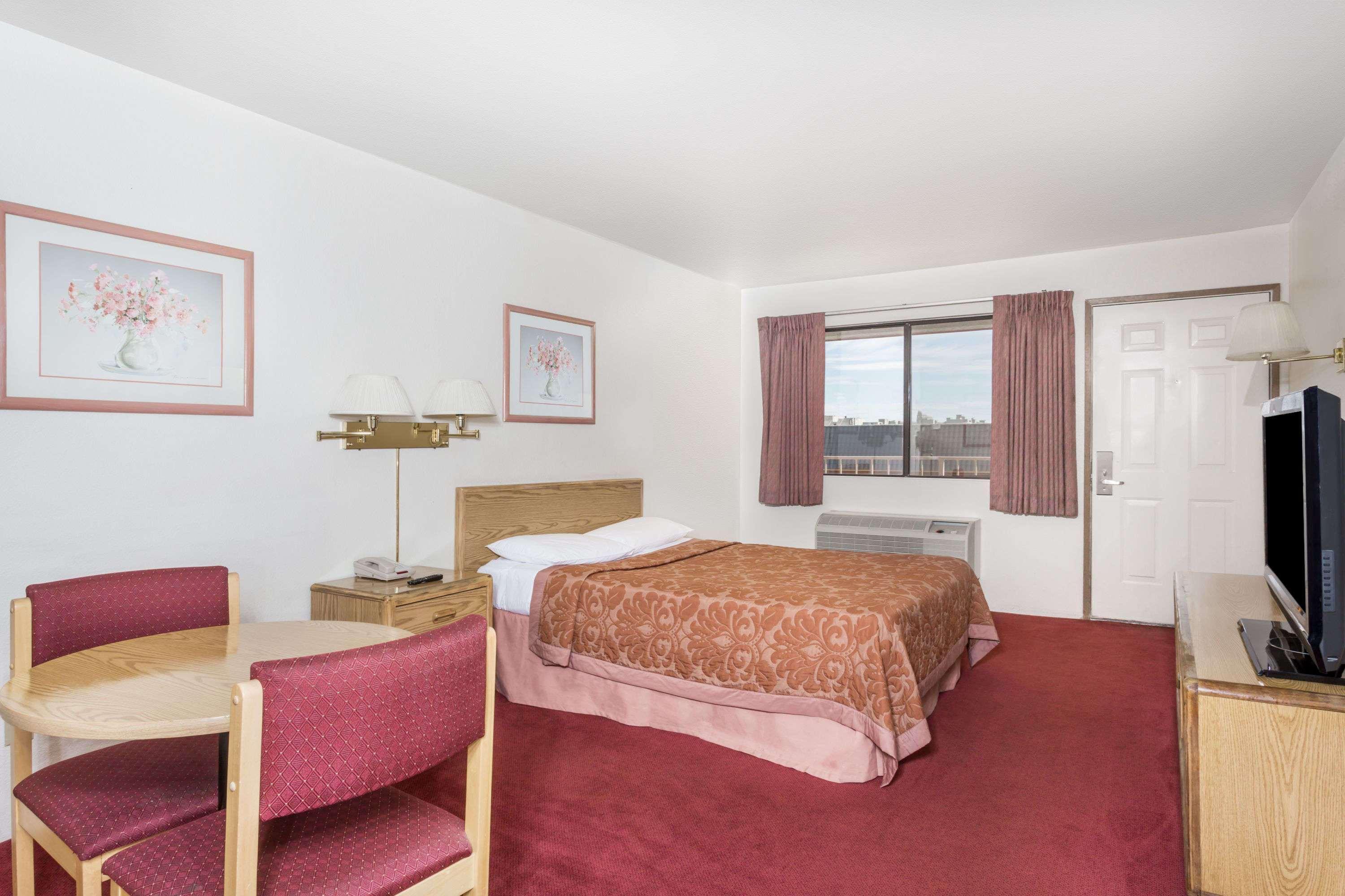 Super 8 By Wyndham Phoenix Metro North Εξωτερικό φωτογραφία