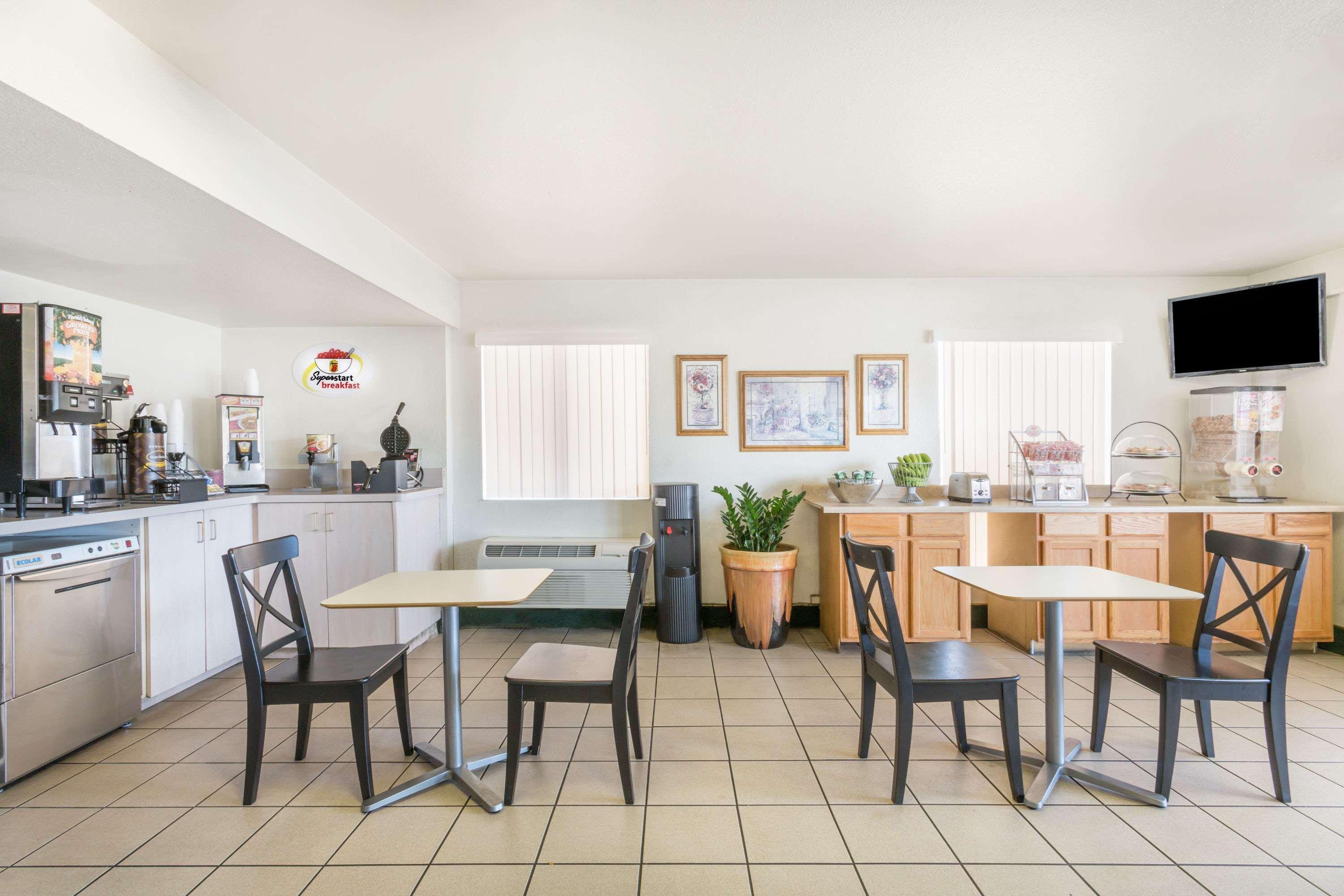 Super 8 By Wyndham Phoenix Metro North Εξωτερικό φωτογραφία
