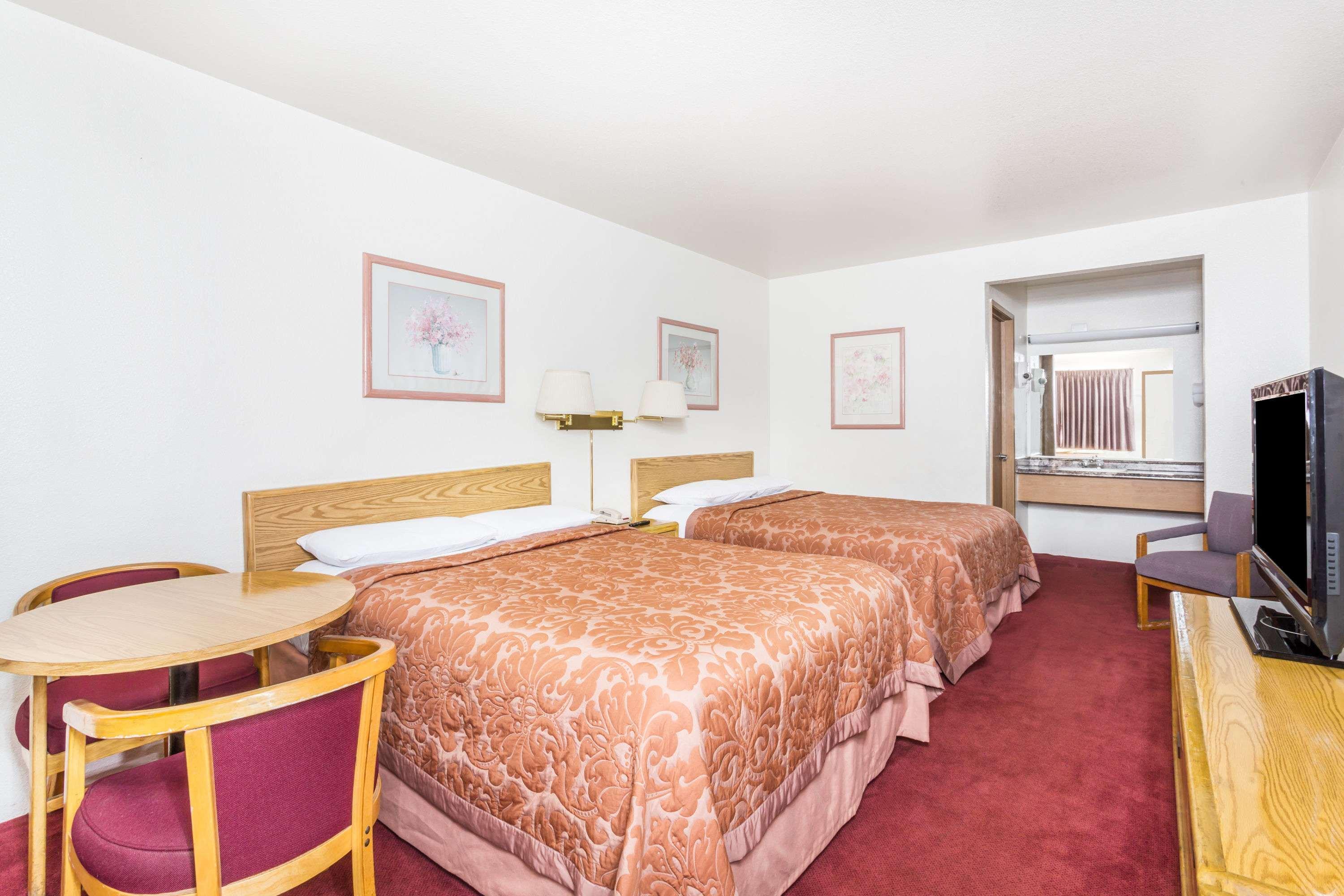 Super 8 By Wyndham Phoenix Metro North Εξωτερικό φωτογραφία
