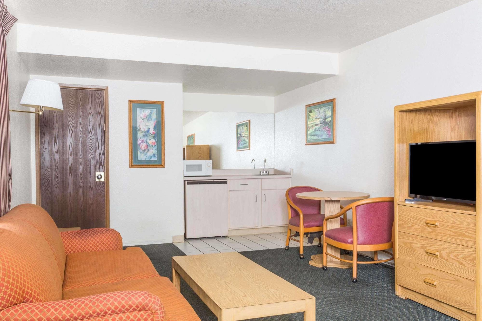 Super 8 By Wyndham Phoenix Metro North Εξωτερικό φωτογραφία